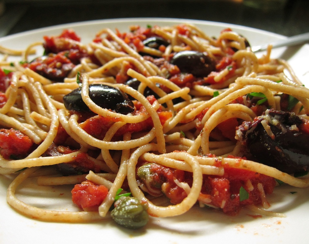 spaghetti-alla-puttanesca-lunch