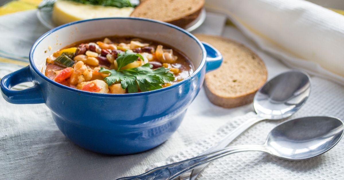 La ricetta dello ‘ngriccio, l’antica zuppa di fagioli e patate marchigiana